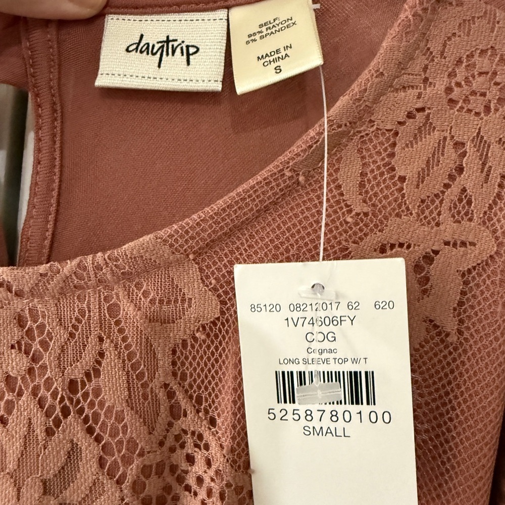 NWT Daytrip Dusty Rose Lace Yoke Long Sleeve Twist Hem Top Small Festival Sexy - Picture 2 of 6